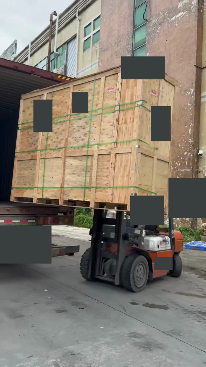 Portrait loading record from the China warehouse for the completed U.S. doors-and-windows shipment.